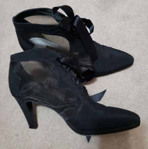 Sturat Weisman ankle boots